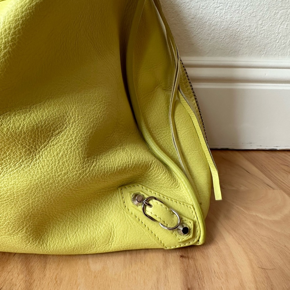 Balenciaga Green Papier Lambskin Leather A4 Zip Around Tote Bag - Picture 2 of 8